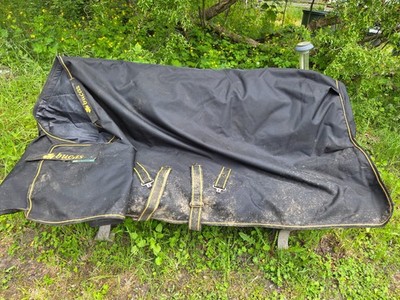 Bucas Irish Turnout medium Decke 100 gramm classic G 140 cm - schwarz/gold