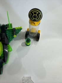 LEGO: Green Lantern vs. Sinestro (76025) Missing Minifigure And Helmet