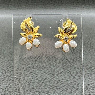 Avon Earrings Gold Tone White Flower Stud Womens Rhinestone Pearl Bead Jewelry