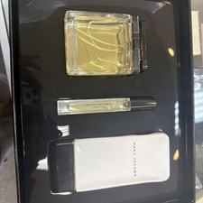 Marc Jacobs Classic 3 pc Gift Set 3.4 oz Eau De Parfum, Creme, Mini Discontinued