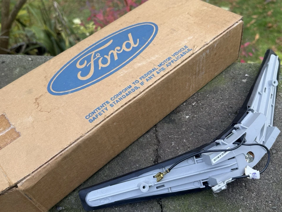 Almohadilla de bocina de volante de fábrica 71-77 Ford F150 F250 Bronco nuevo de fábrica OEM Foto 4 de 4