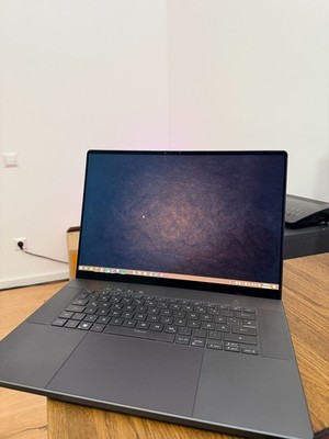 ASUS ROG Zephyrus G16 Ultra 9 185H RTX 4090 32GB 2TB QHD+ OLED 240Hz + Rechnung