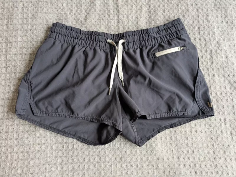 vuori clementine 2.0 stretch drawstring lined shorts