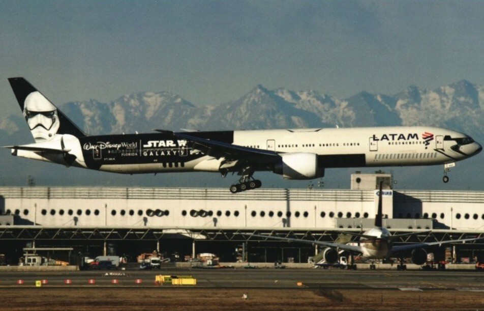 LATAM Airlines Boeing 777-300ER PT-MUA 
