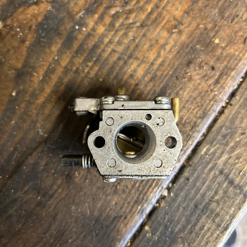 McCulloch Mac Cat 330 Petrol Chainsaw. Carburettor - Picture 2 of 6