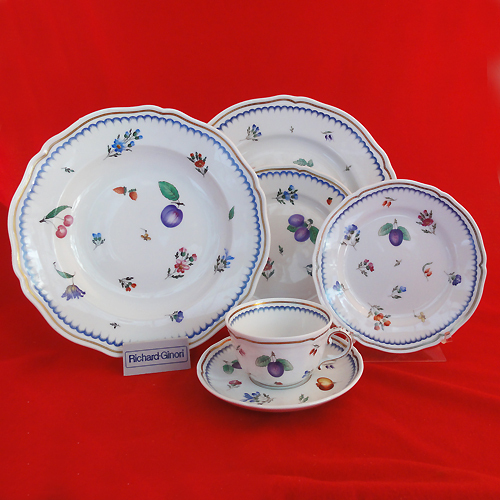 ITALIAN FRUIT by Richard Ginoi 5 Piece Place Setting NEW NEVER