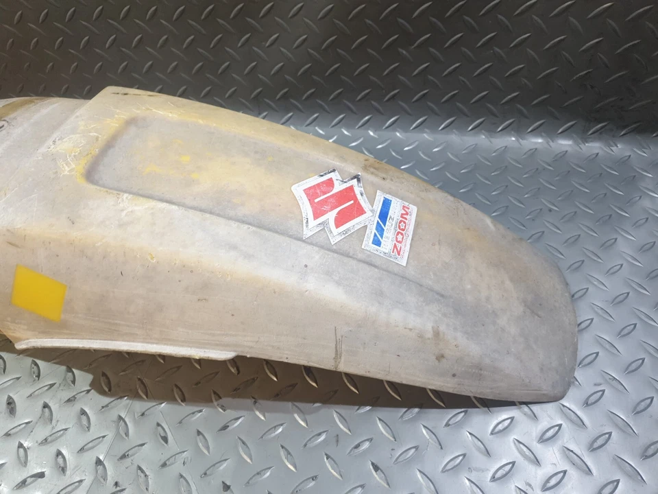 ♻️ Guardabarros trasero amarillo Suzuki RM 250 1983 ♻️ Foto 2 de 4
