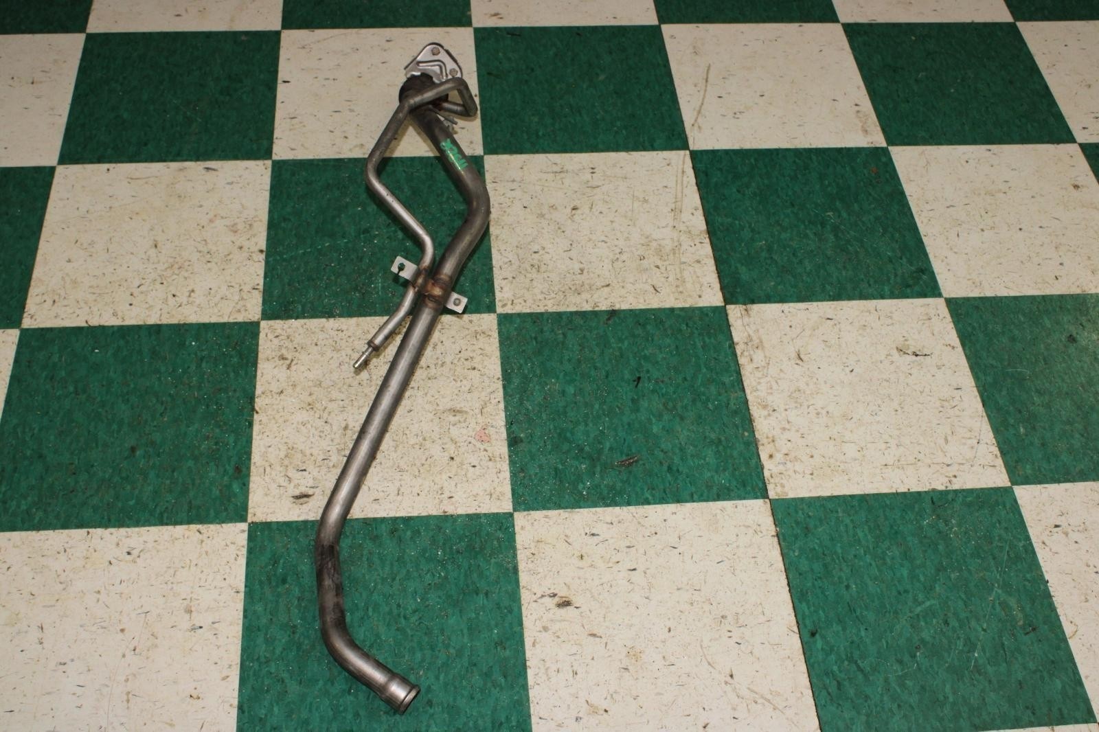 Maserati Ghibli 2014-2020 Fuel filler neck