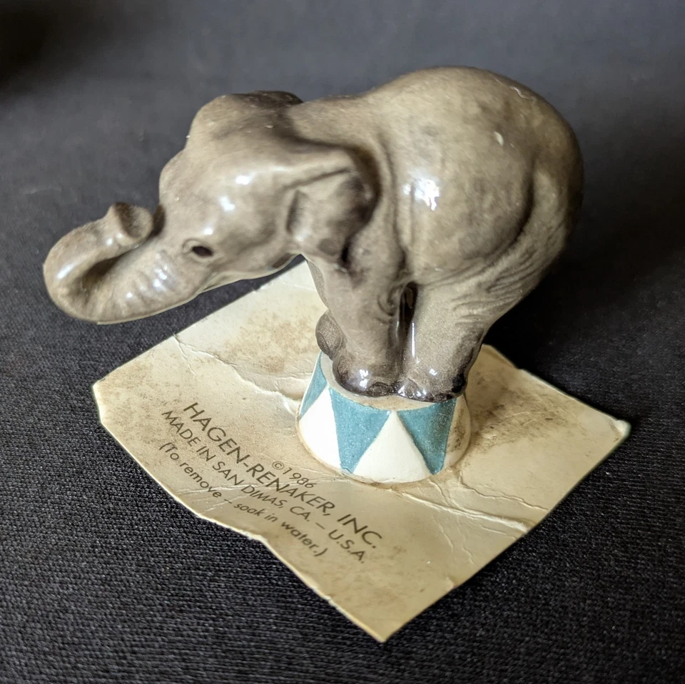 Lote de 10 estatuillas pequeñas de elefantes de cerámica de porcelana vintage troncos EL10 Foto 2 de 4