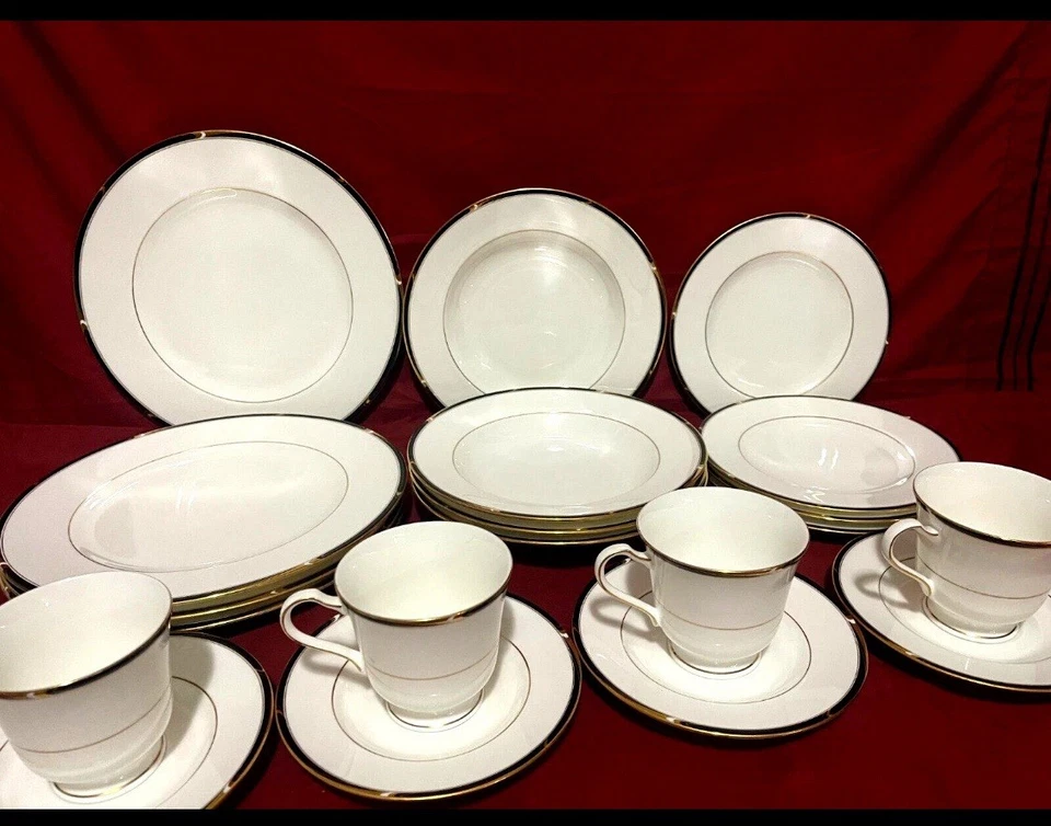 Juego de 20 platos y cuencos y tazas y platillos Mikasa Academy (4 ajustes de lugar) Foto 3 de 4