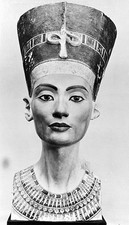 Head of Nefertiti Egyptian sculpture 18th Dynasty circa 1340 BCE B- Old Photo