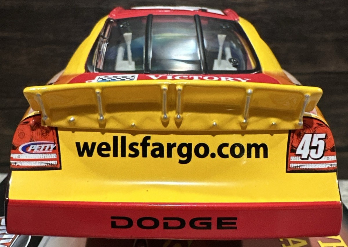 2007 KYLE PETTY #45 WELLS FARGO DODGE CHARGER 1/24 ACTION NASCAR