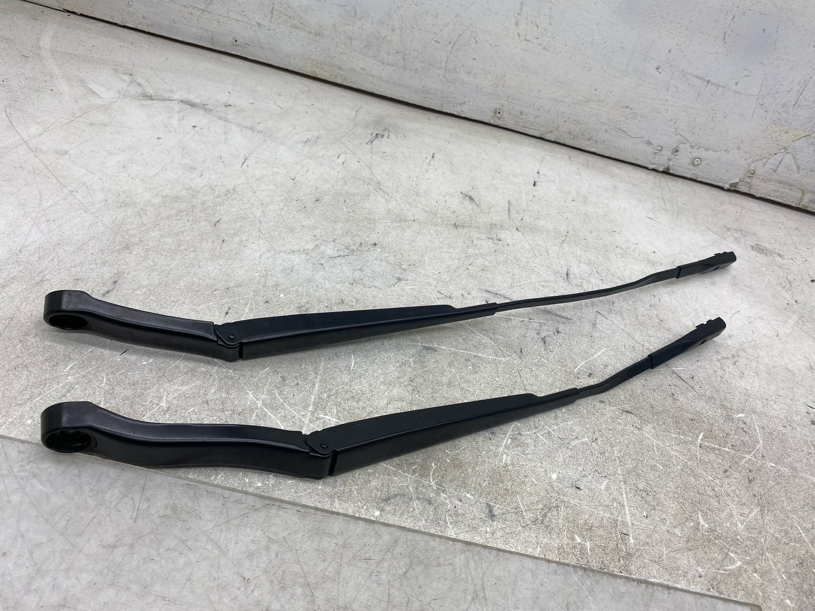 2015-2020 BENTLEY BENTAYGA OEM FRONT LEFT & RIGHT WINDSHIELD WIPER ARM SET x2