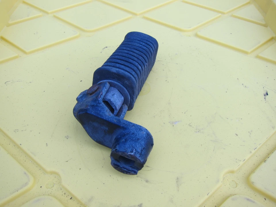 Kawasaki KZ440D 1981 OEM REPOSAPIÉS DELANTERO DERECHO CLAVIJA PASO A PASO Foto 4 de 4