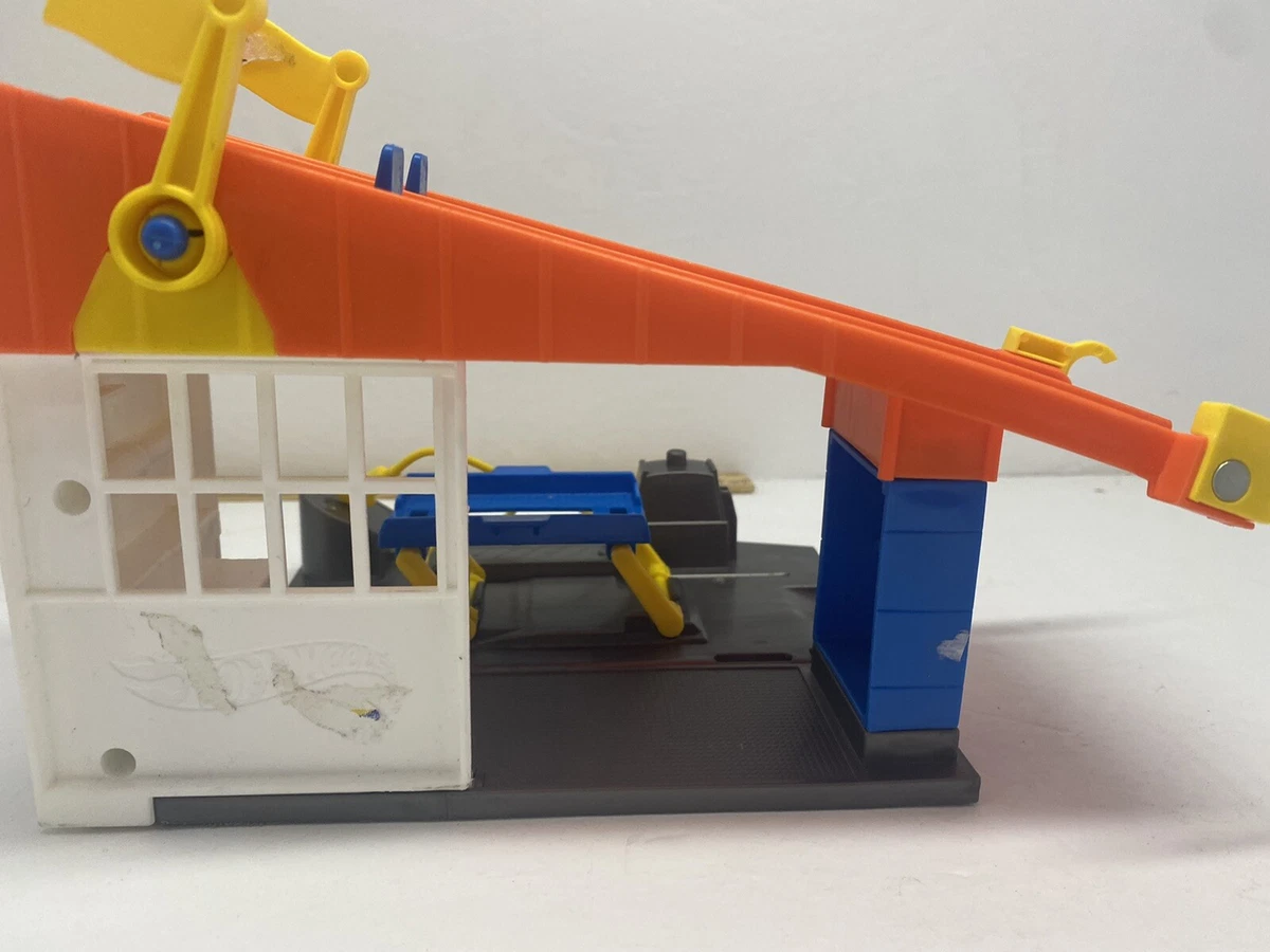 Hot Wheels Rooftop Race Garage Playset Mattel X9296 2012 Used