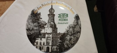 Jever Pilsener Teller, Mit Aufdruck Aus dem Friesischen Brauhaus zu Jever,
