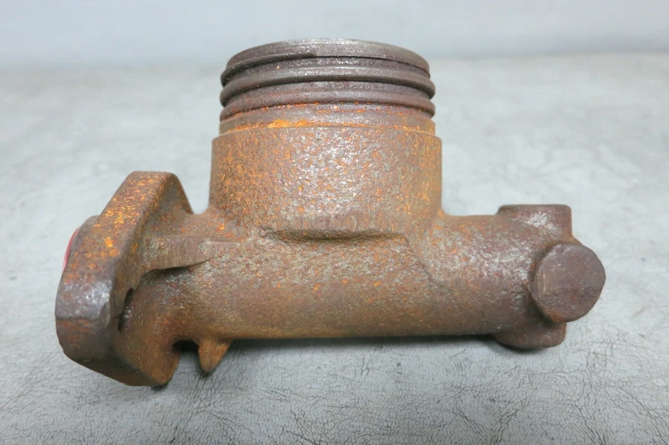 Cilindro maestro de freno Bendix - 1963-1966 Buick Electra, Wildcat Electra, Riviera Foto 3 de 4