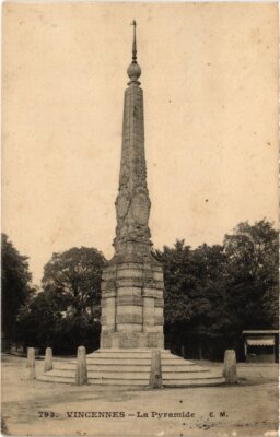 AK Vincennes La Pyramide (1346916)