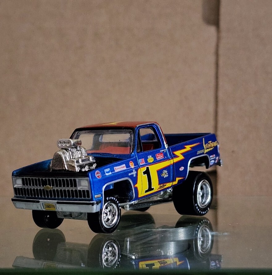 Johnny Lightning 1:64 Zingers 1981 Chevy Silverado | eBay