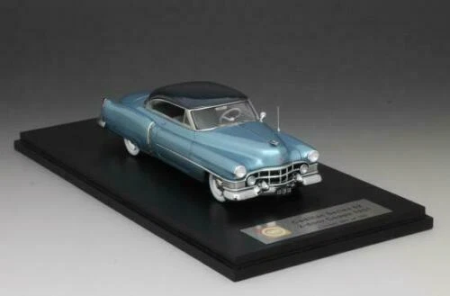 Véhicules miniatures bleus Cadillac 1:43