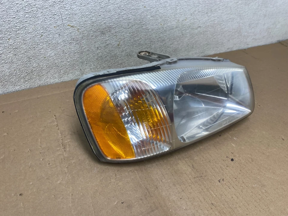 Faro halógeno pasajero derecho Hyundai Accent 2000-2002 S0286 DW Foto 3 de 4
