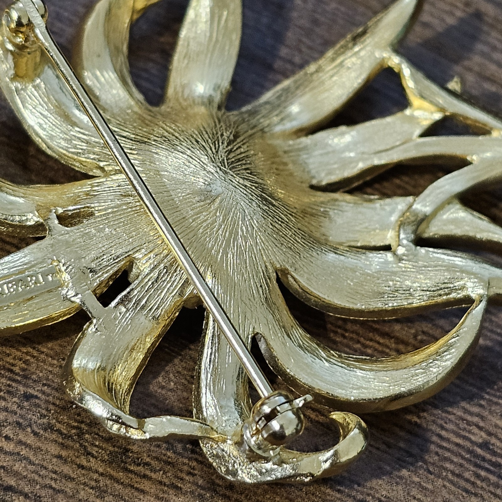 Vtg Trifari Gold Tone Pink Rhinestone Abstract Flower Floral Brooch Pin Signed