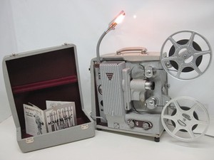 Projecteurs Super 8, 8 mm ainsi que spectateurs/monteurs de films à New
