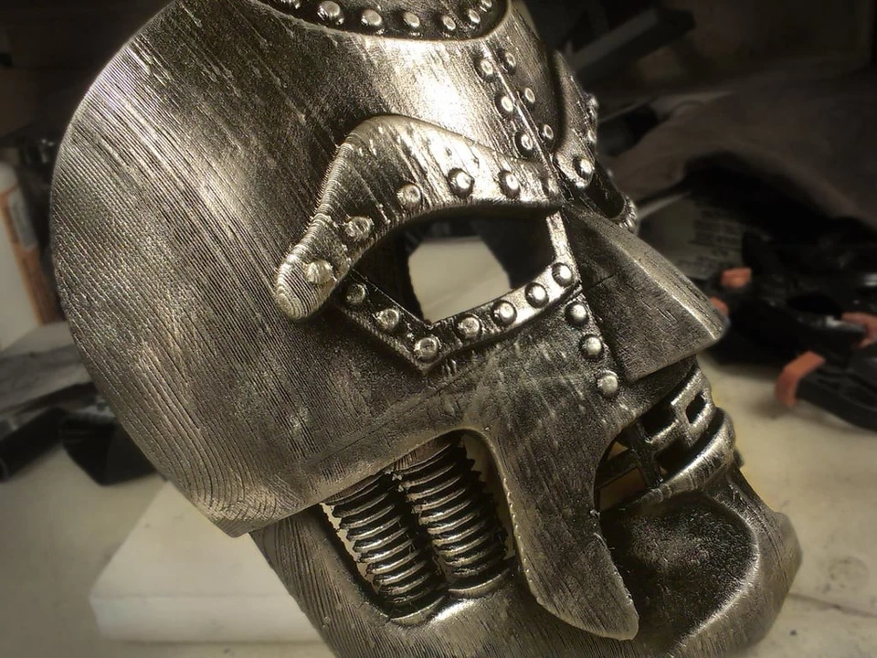 Doctor Doom 面具漫威 Cosplay Armor 复制品,3D 打印和手工完成 — 第 2/2 张图片