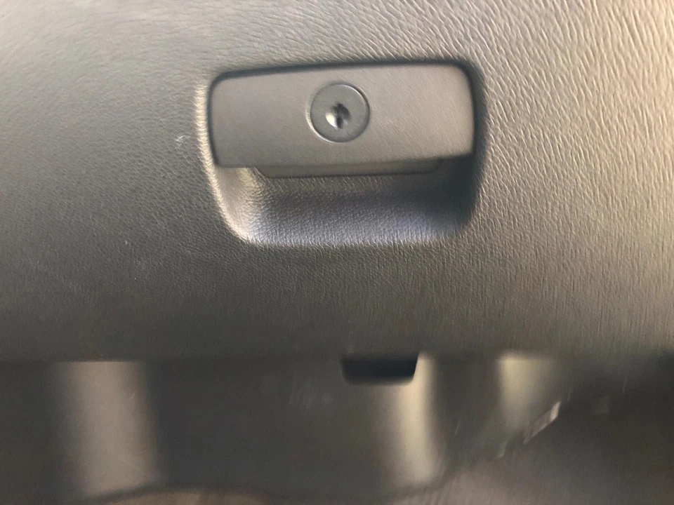 Бардачок 07-14 YUKON черное дерево-197 - Изображение 3 из 3