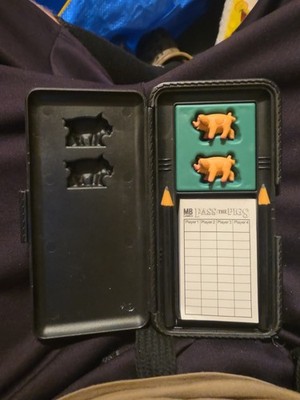 VINTAGE 1992 MILTON BRADLEY PASS THE PIGS HOG-WILD DICE GAME
