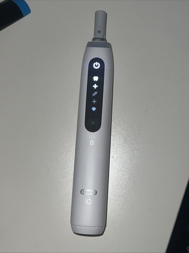 Oral-B iO Series 5 Rechargeable Electric Toothbrush - White - Picture 4 of 10