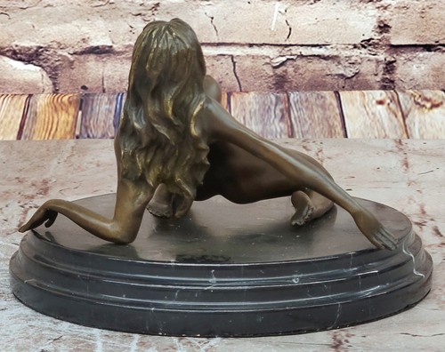 Statua Scultorea In Bronzo E Marmo Di Donna Nuda Sensuale Firmata In Vendita - Foto 6 di 10