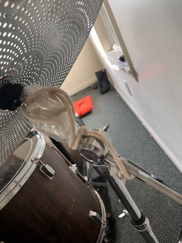 Kit de batería electrónica profesional de ocho piezas Alesis Strike Foto 2 de 4