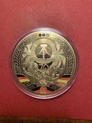 Medaillen Gigant der DDR Durchm. 70 mm, Gew. 140 Gramm, vergoldet, koloriert, - Bild 1 von 2