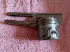 Vintage Universal Stainless Steel Potato Ricer/Fruit Press Masher 4Inch Cup