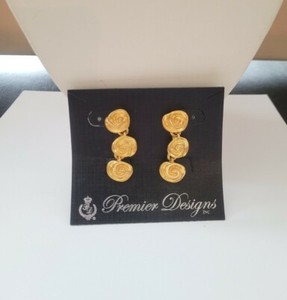 Authentic NWT Premier Designs Jewelry SWIRL Gold Plated Post Earrings
