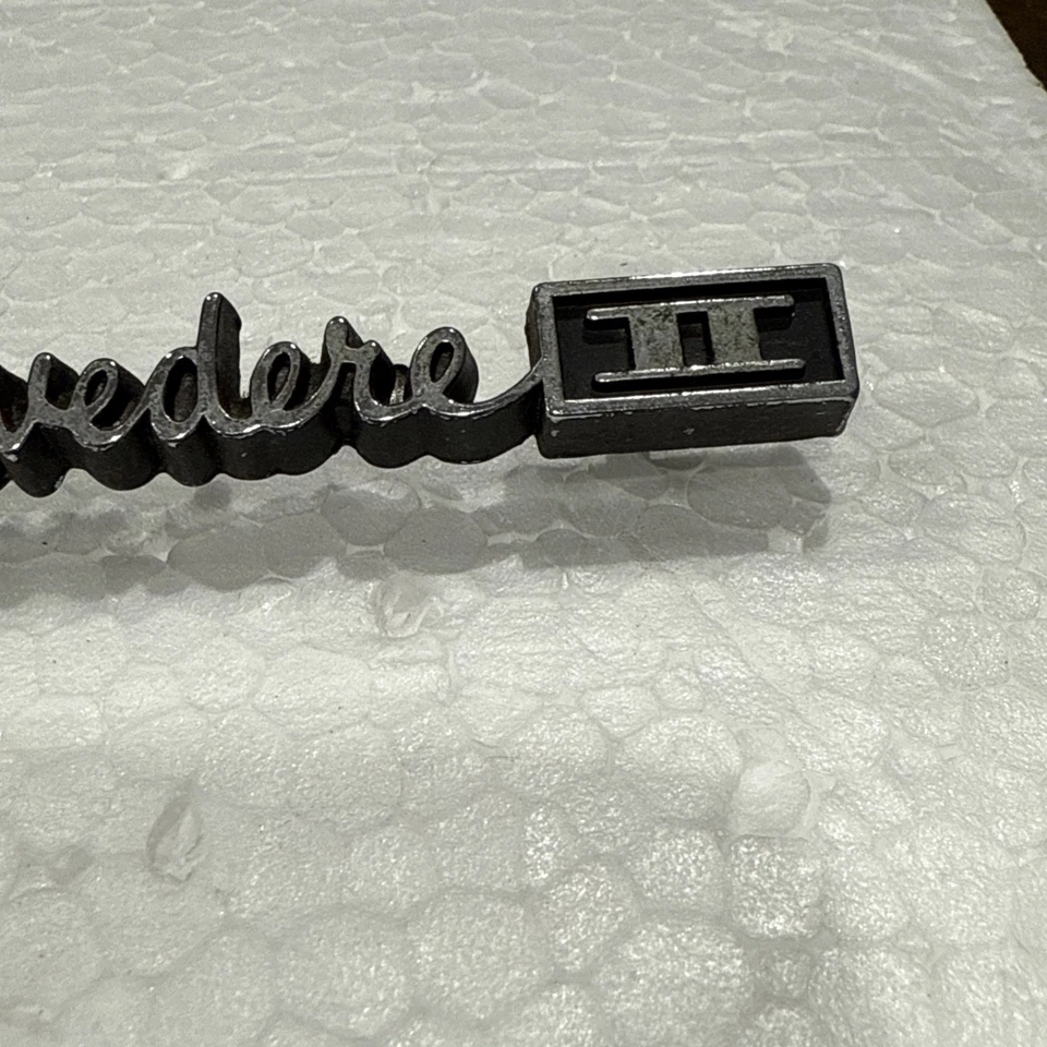 1966 1967 Plymouth Belvedere II emblema Mopar guantera insignia moldura Foto 3 de 4