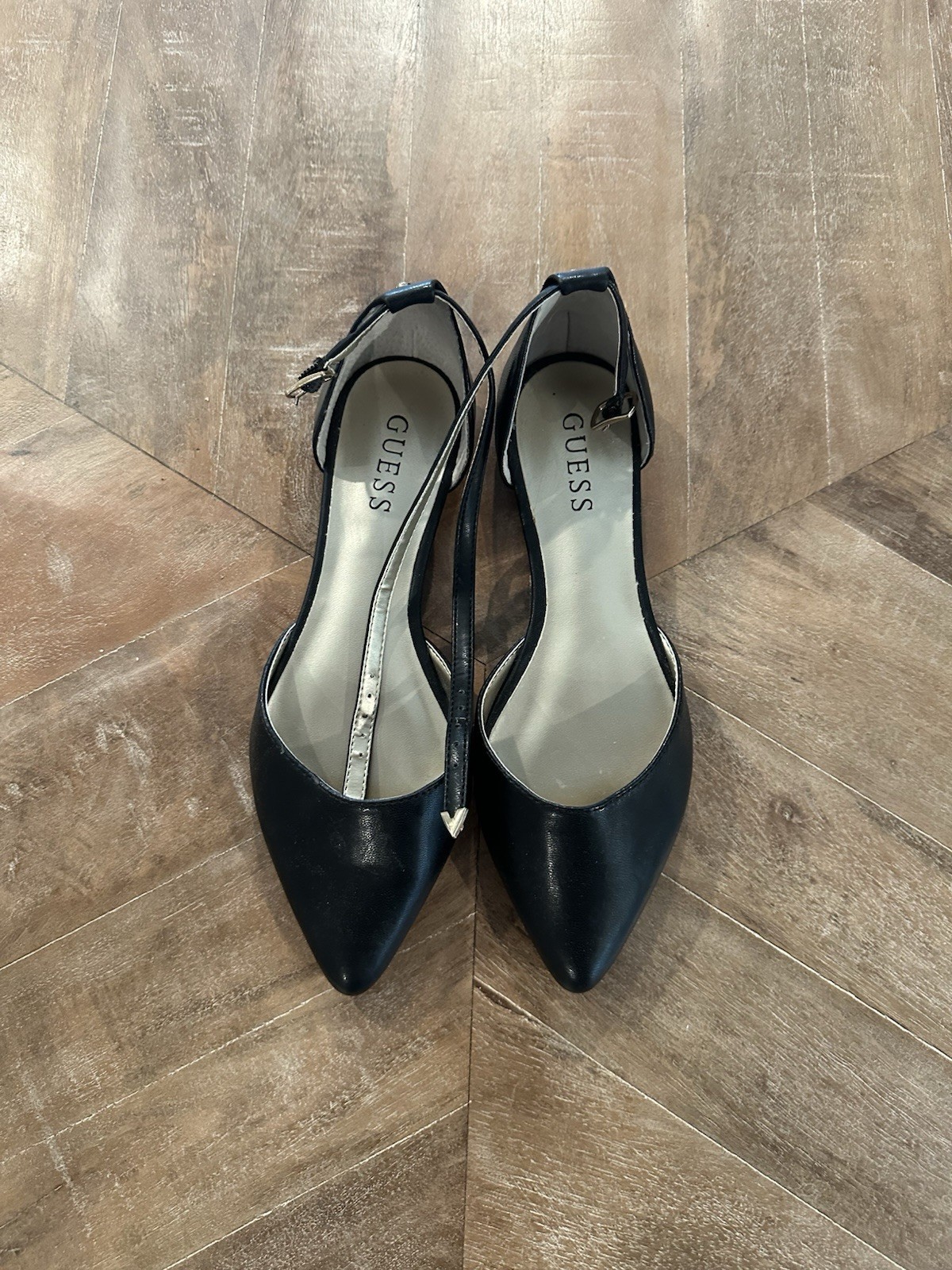 Guess Flats
