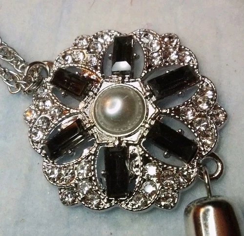 VETEMENTS Collana donna catena argento Paparazzi nuova con etichetta con medaglione tondo e catenina nappa