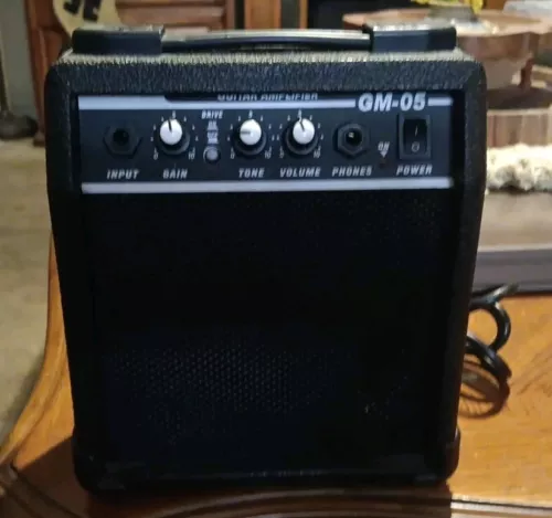 Gibson GM-05 Maestro Practice Guitar Amplifier AMP Speaker 8 Watt