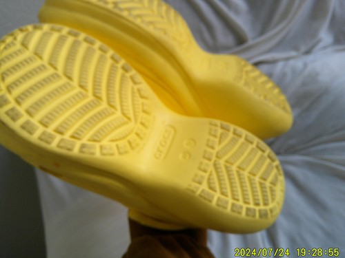 CROCS WOMENS YELLOW SLINGBACK HIGH PLATFORM SANDALS, 9M - Picture 2 of 6