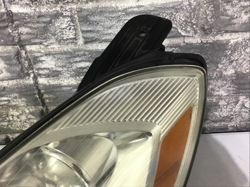 2007-2010 Hyundai Entourage Headlight Left (driver Side) OEM. - Picture 2 of 7