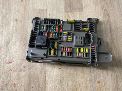 BMW OEM X5 X6 E71 E70 07-13 REAR TRUNK POWER DISTRIBUTION CABIN FUSE RELAY BOX 
