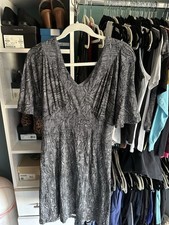 Cabi Black And White Dress. V-Neck Knee Length Size Small ￼