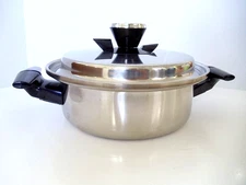 Vollrath Hudson-Ware Sm. Sauce Pan Vented Lid Tri-Ply 1 Qt Double plastic handle