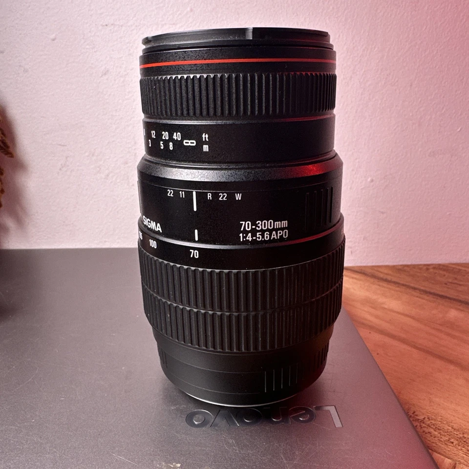 Sigma 70-300mm f/4-5.6 Macro Autofocus Lens for Sigma SA Cameras - Image 2 of 4