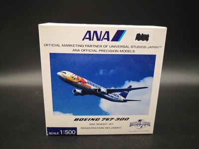 Hogan ANA Boeing 767-300 ''Universal Studios'' *Vi527-6-0571