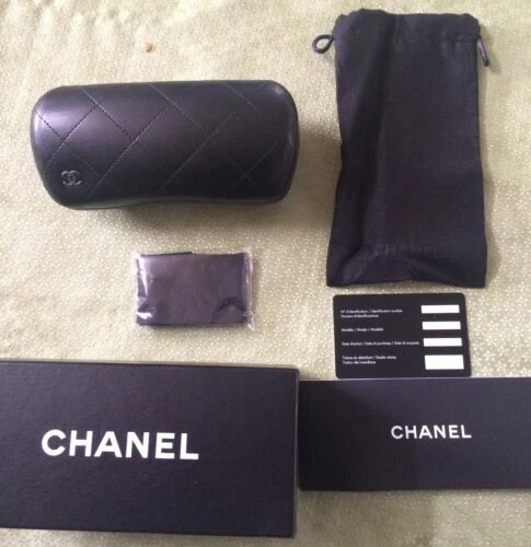 Boites et étuis à lunettes CHANEL