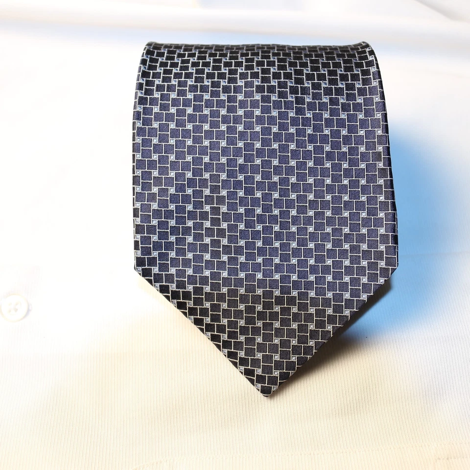 Corbata geométrica Ralph Lauren azul marino plata blanco 57" L x 3,75" W Foto 2 de 4