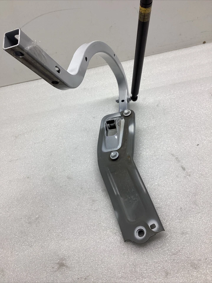 Lexus HS250H 2010 maletero brazo derecho bisagra OEM Foto 3 de 4